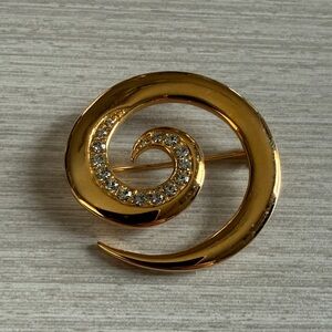 Vintage Elegant Gold Spiral Brooch with Crystals